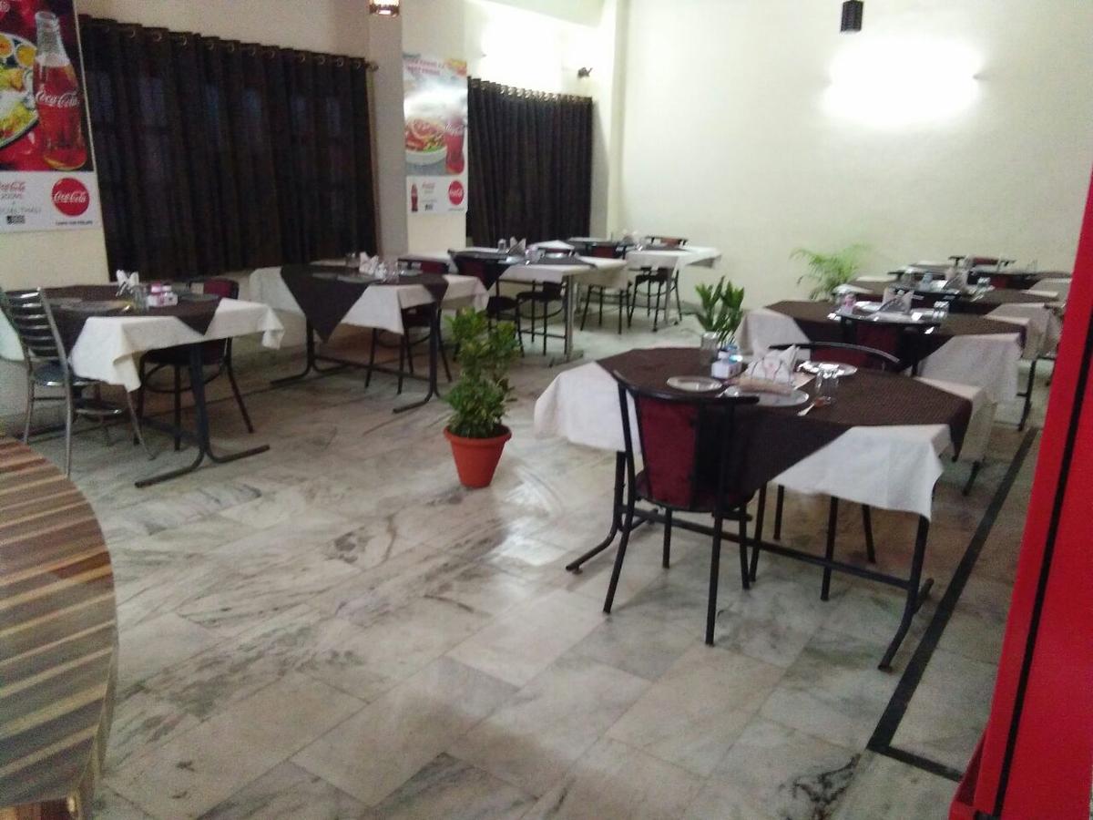 Hotel Samridhi Palace Juhi Bari Exterior photo