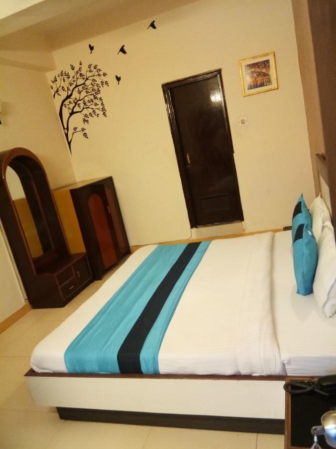 Hotel Samridhi Palace Juhi Bari Exterior photo