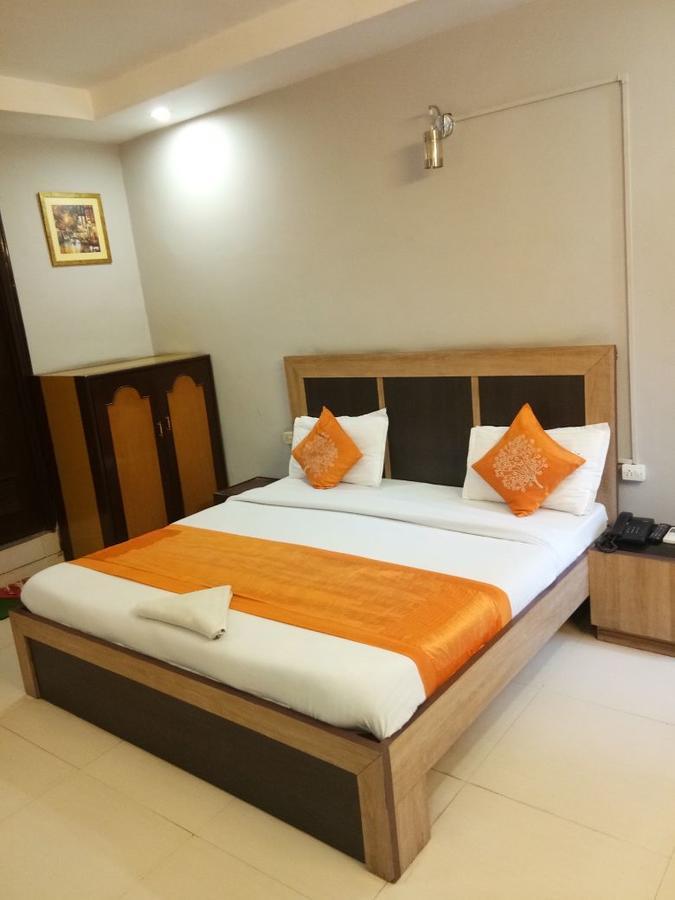 Hotel Samridhi Palace Juhi Bari Exterior photo